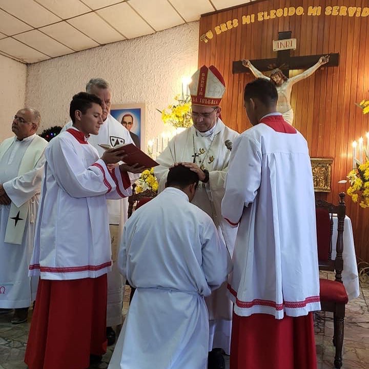 Bishop Oswaldo Escobar, OCD, Bishop of Chatalanango, imposes his hands on Santos Cecilia Hernandez for his ordination as a deacon. The servers at the Mass are the brothers of Manuel Santos, who is in the Carmelite novitiate in Peru. The ordination took place on January 19, 2019.