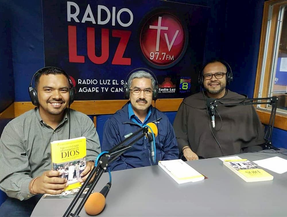 Radio Luz Carmelite presenters